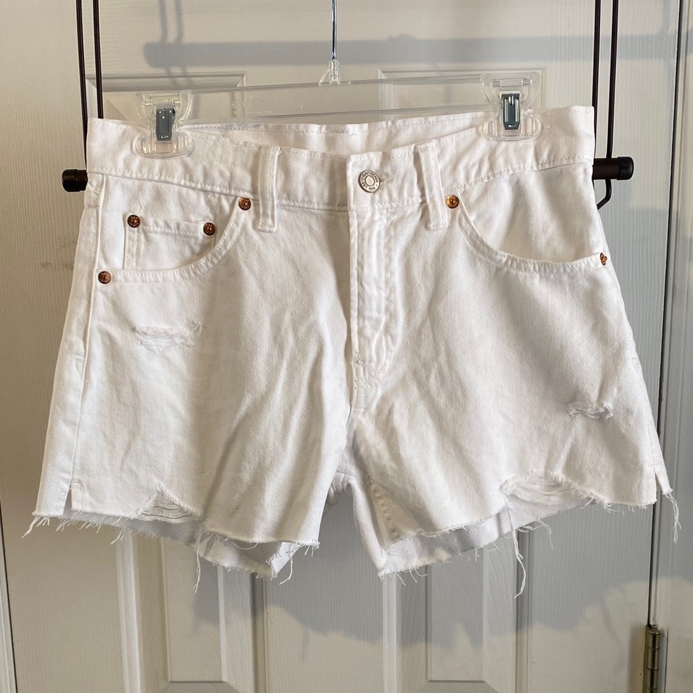 NWOT Gap 4” Low Rise Stride short, white, sz. 0